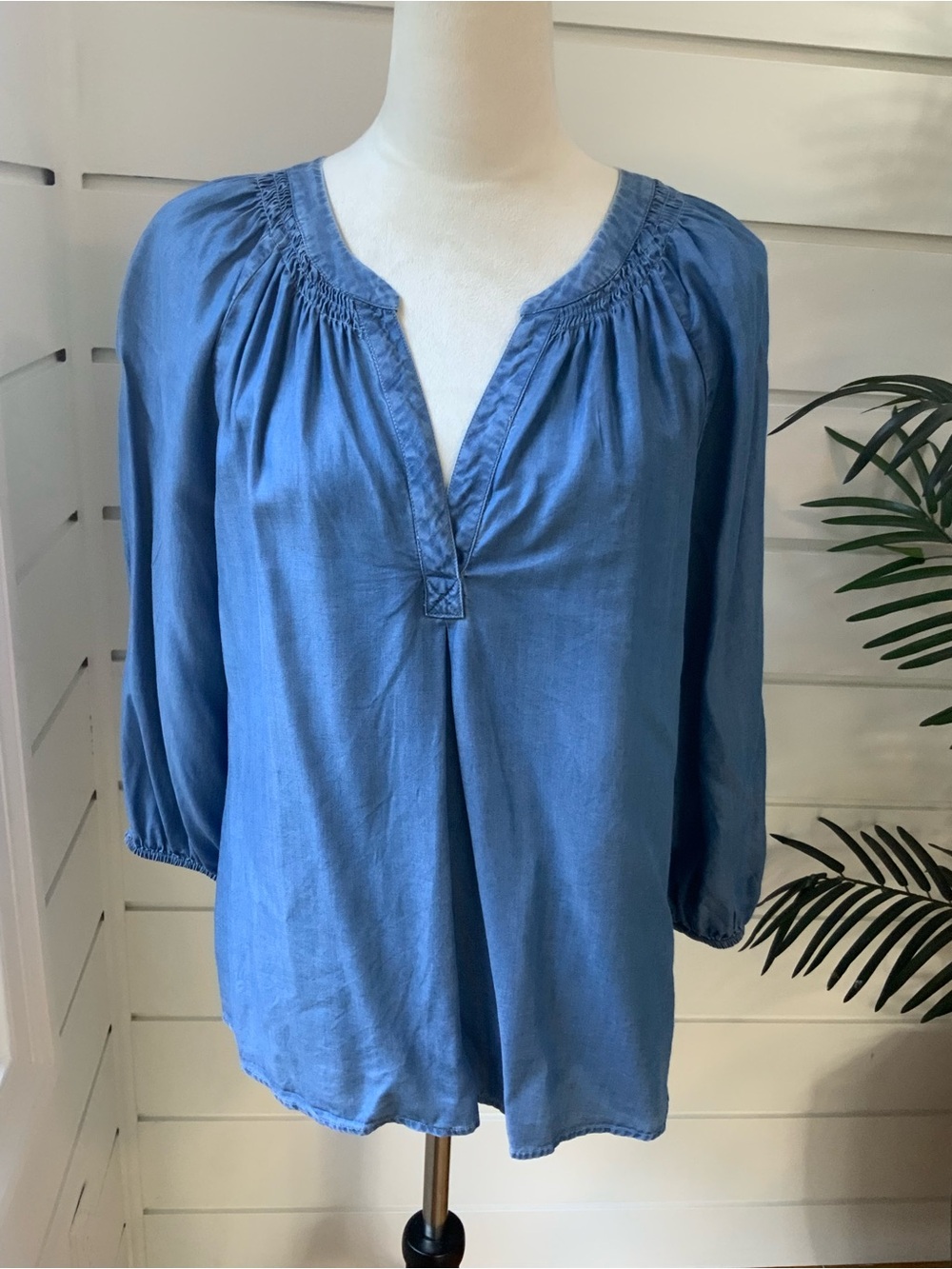 crown & ivy Chambray Blue Peasant Tunic Blouse Size L